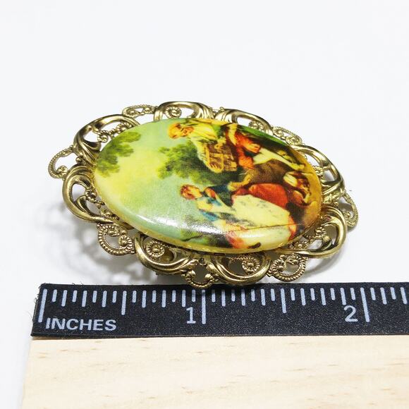 Vintage Western Germany Cameo Lucite Brooch, Filigree Gold Tone, 1960s - Picture 7 of 10